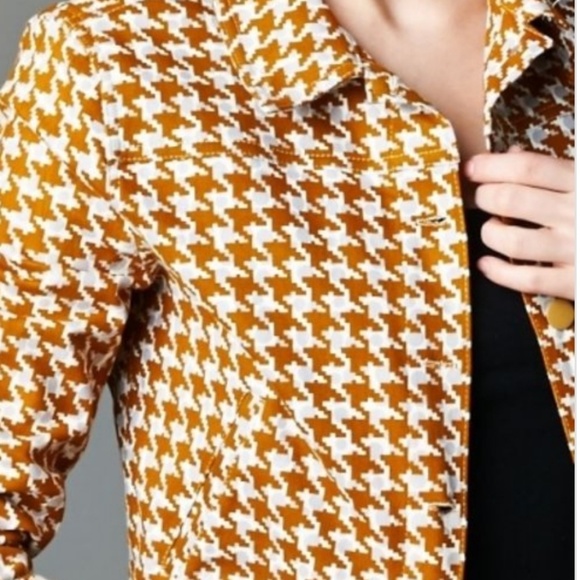 Blazer - Picture 3 of 3